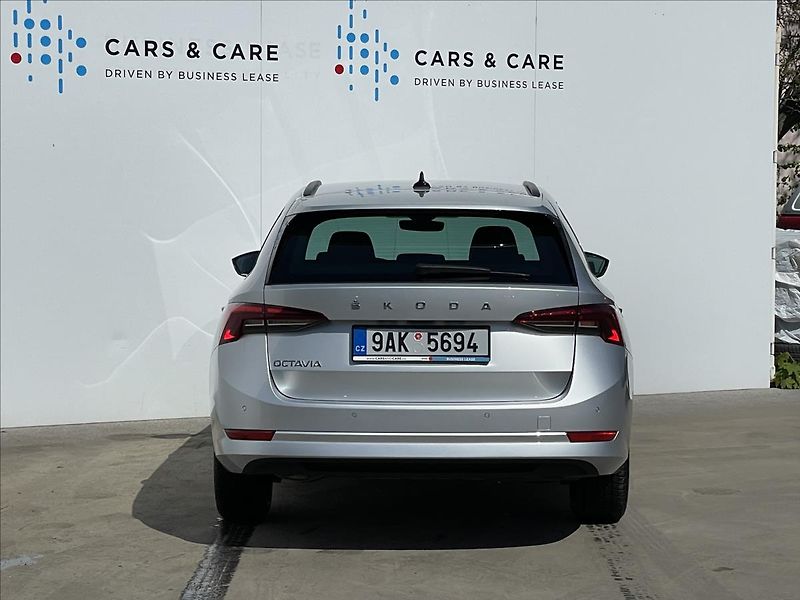 Škoda Octavia 2,0 TDI Combi Ambition Plus - fotka 20 z 21