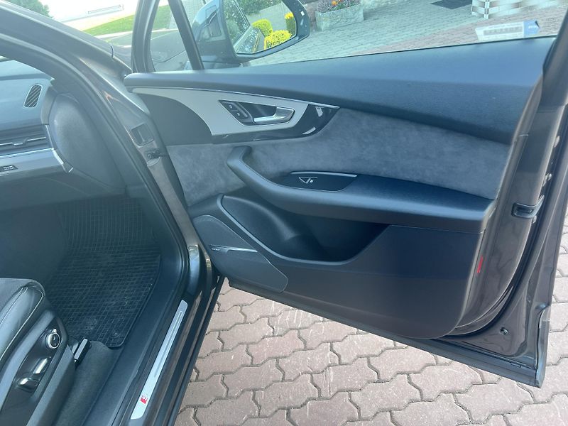 Audi Q7 3.0TDI 200KW,S-LINE,VZDUCH,TZ - fotka 24 z 52