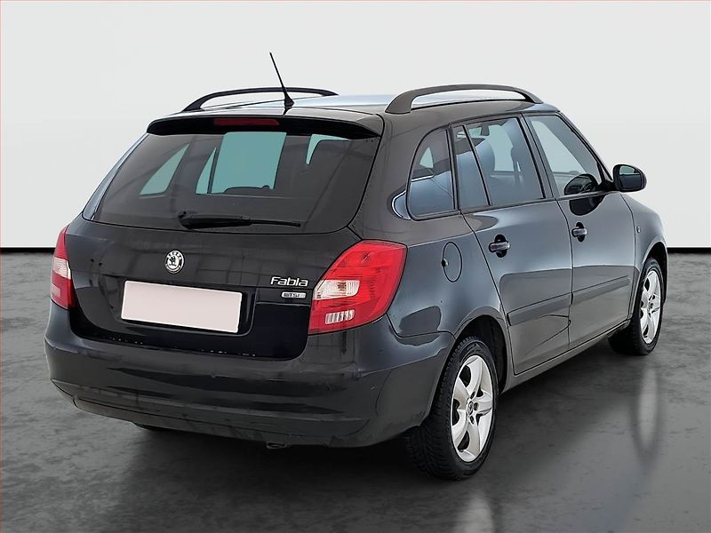 Škoda Fabia (2012) Sport 1.2 TSI, Park. senzory - fotka 5 z 17