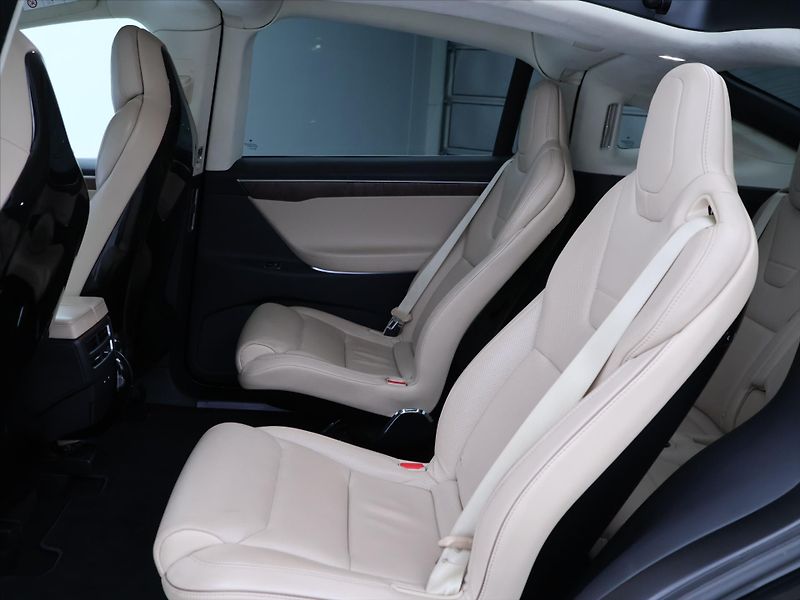 Tesla Model X 90D 386kW Tažné SoH 83,4% - fotka 18 z 32