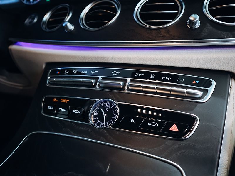 Mercedes-Benz Třídy E E 400d 4MATIC AMG - TOP - fotka 9 z 27