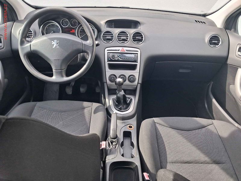 Peugeot 308 (2008) 1.4i, ČR, Klima - fotka 8 z 14