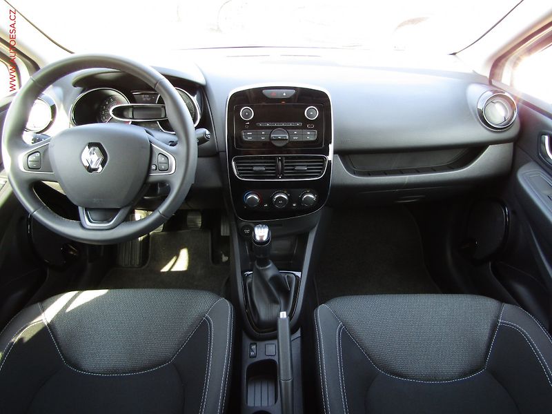 Renault Clio (2018) 0.9 TCe, 1.maj,ČR, AC - fotka 8 z 15