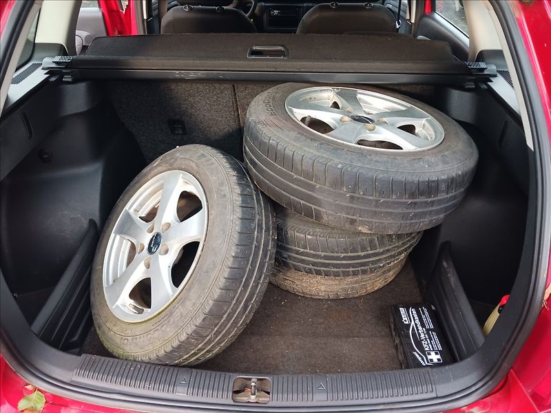 Škoda Fabia 1,2 KOMBI TAŽNÉ, LETNÍ + ZIMNÍ - fotka 15 z 16