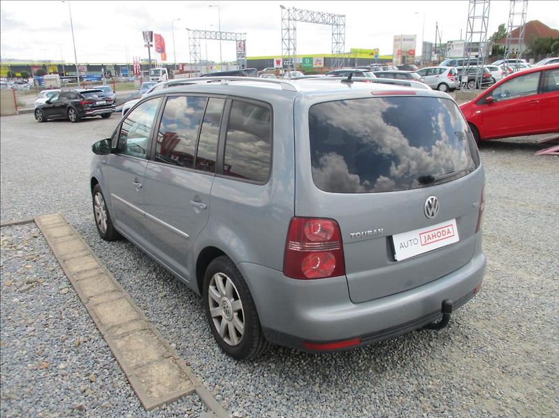 Volkswagen Touran 1,9 TDI, aut.klima,Navi,tažné, - fotka 6 z 21