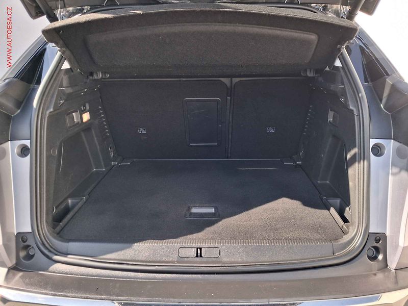 Peugeot 3008 (2019) 1.2 PT, Allure, LED, navi - fotka 7 z 18