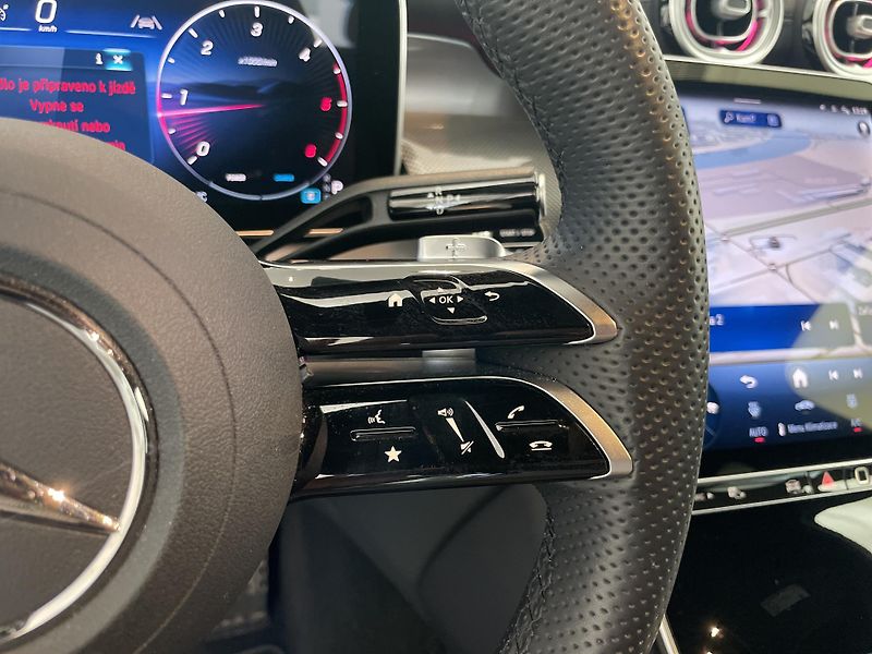 Mercedes-Benz GLC 200d 4Matic - fotka 27 z 35