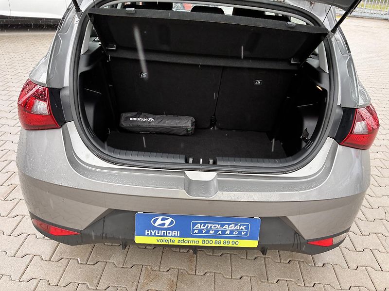 Hyundai i20 1.2i 62kW COMFORT REZERVACE - fotka 27 z 28