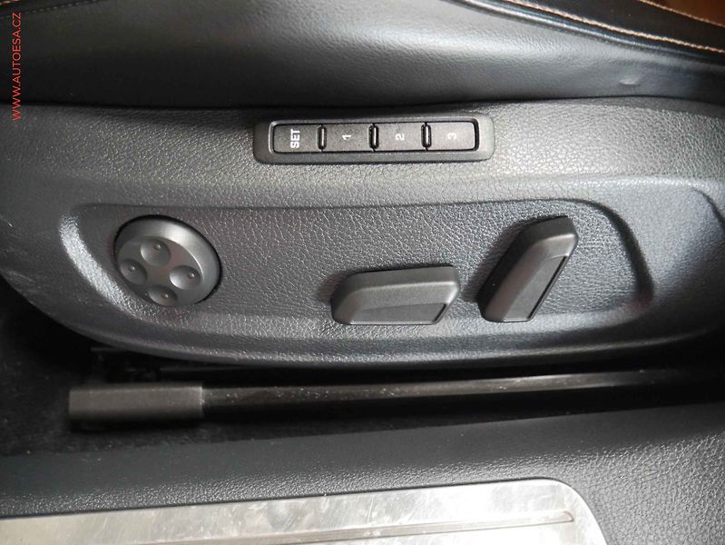 Volkswagen Passat (2012) 3.6 FSi 4x4, ČR, DSG, bixen - fotka 18 z 20