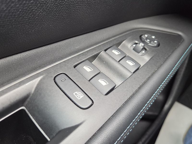 Peugeot 5008 (2024) 1.2 PT 130 ALLURE PACK EAT8 - fotka 25 z 34