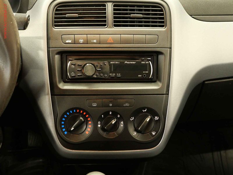 Fiat Punto (2010) 1.2i, 2.maj,ČR, AC - fotka 9 z 18