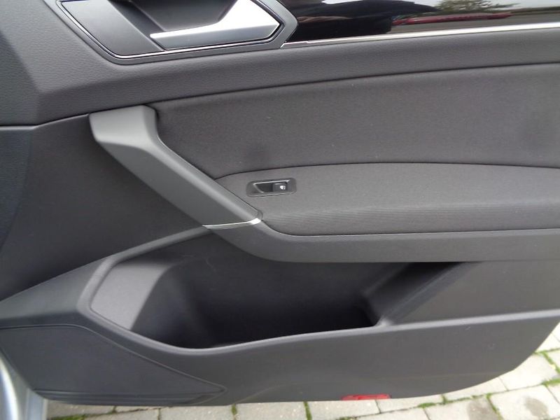 Volkswagen Touran People 1,5 TSI EVO 7DSG - fotka 30 z 30