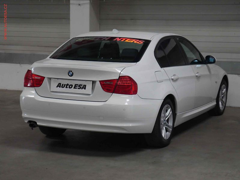 BMW Řada 3 (2010) 2.0d, AC, temp. - fotka 6 z 19