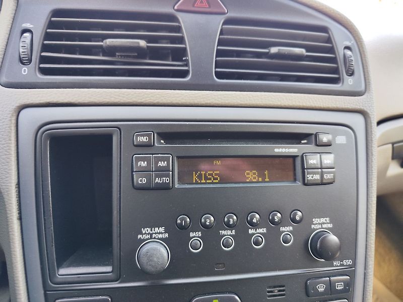 Volvo XC70 D5 2.4/120kW - fotka 16 z 26