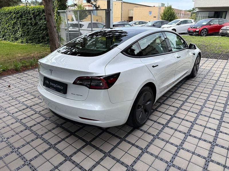Tesla Model 3 Long Range AWD - fotka 39 z 41