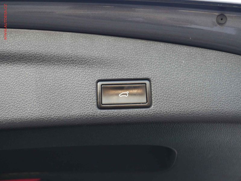 Volkswagen Sharan (2012) 2.0TDi, AT, navi, bixen - fotka 17 z 17