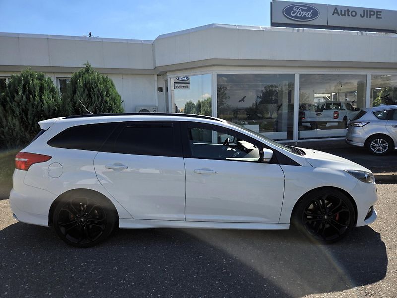Ford Focus (2017) ST kombi 184kw - fotka 12 z 21