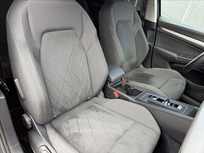 Volkswagen Golf VIII 2.0 TDI Life DSG/ACC - fotka 21 z 27