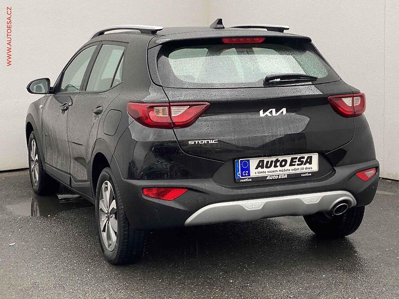 Kia Stonic (2024) 1.2i, 1.maj,ČR, AC, kamera - fotka 6 z 20