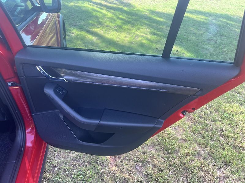Škoda Octavia 2.0TDI 110KW,SCOUT,4x4,DSG,KůŽ - fotka 18 z 41