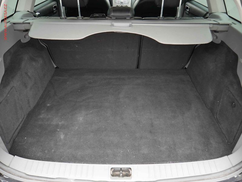 Ford Focus (2009) 1.6i, AC - fotka 8 z 17