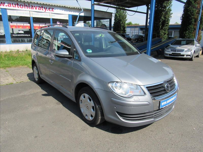Volkswagen Touran 1,9 TDI 77kW DSG - fotka 3 z 26