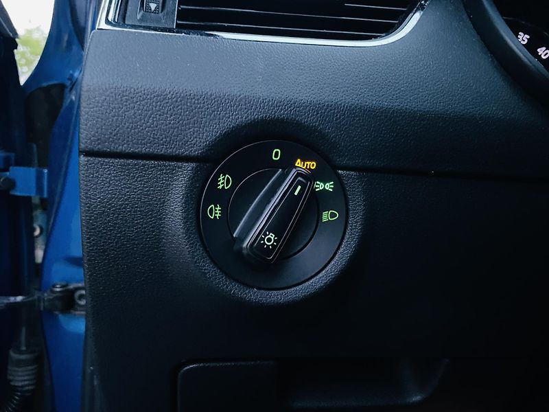 Škoda Octavia 2.0TDI VRS AUTOMAT SENZORY LED - fotka 33 z 45