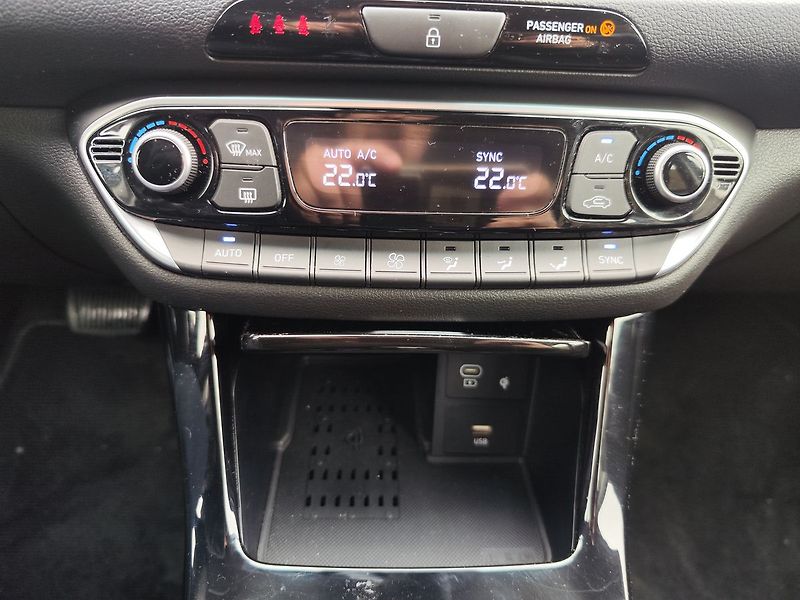 Hyundai i30 1.5 T-GDI/103kW Style DCT - fotka 21 z 33
