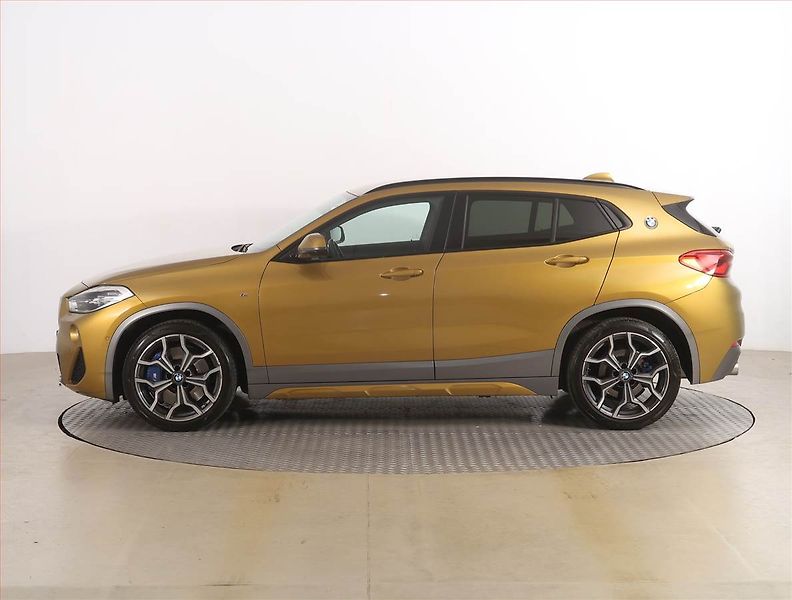 BMW X2 (2019) M Paket xDrive18d - fotka 3 z 22