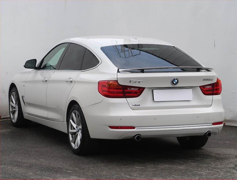 BMW Řada 3 (2014) Modern Line 320d xDrive GT - fotka 4 z 23
