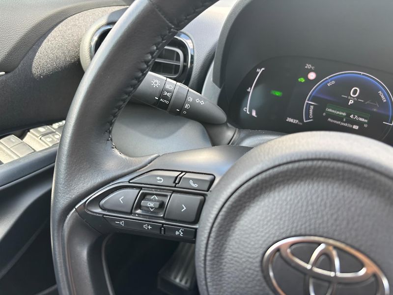 Toyota Yaris Cross 1.5 HSD e-CVT Style AWD - fotka 16 z 27