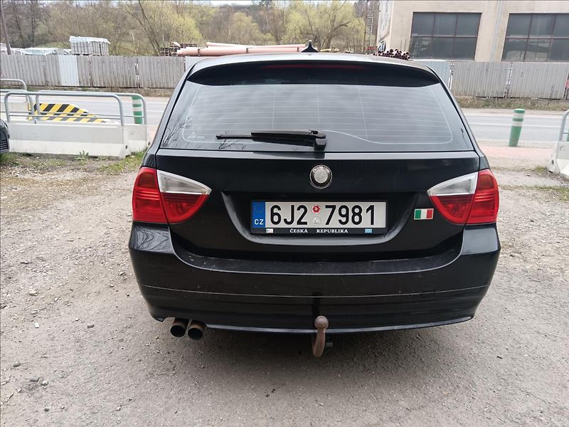 BMW Řada 3 2,5 i - fotka 9 z 19
