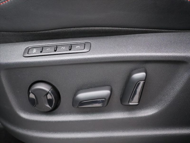 Škoda Kodiaq RS 2,0 TDI DSG 4x4 Webasto 1.M - fotka 17 z 39