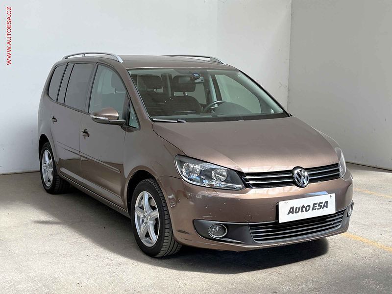 Volkswagen Touran (2014) 2.0TDi, AC, park.čidla - fotografie inzerátu