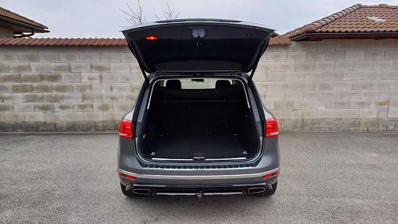 Volkswagen Touareg 3.0 TDI 193kW R-LINE-WEBASTO- - fotka 13 z 50