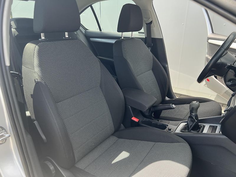Škoda Octavia (2014) 1,6TDi CR 77kW AMBITION - fotka 28 z 33