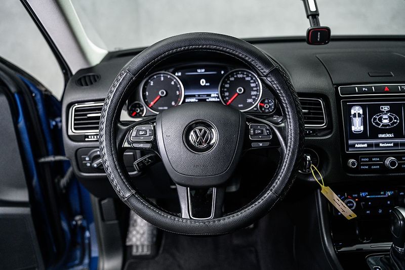 Volkswagen Touareg 3,0TDI Terrain Tech 4M DSG - fotka 14 z 23