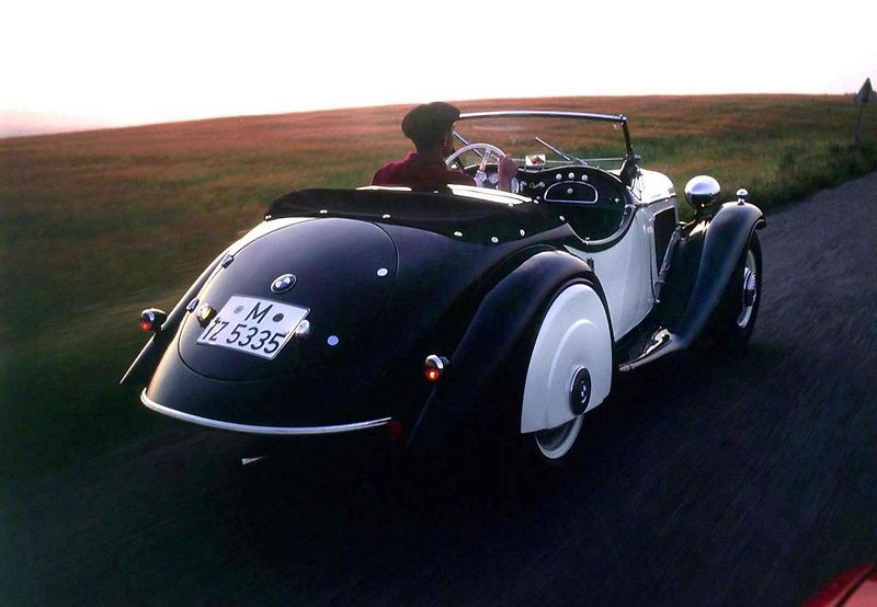 BMW 315 roadster vycházel technicky z modelu 303