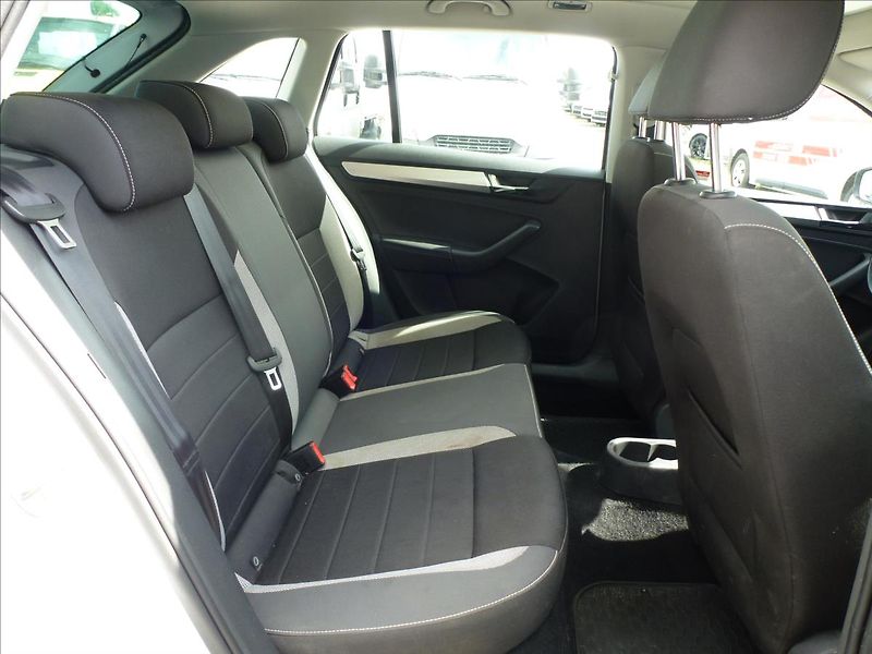 Škoda Rapid 1,4 TSI DSG Automat Spaceback - fotka 25 z 47