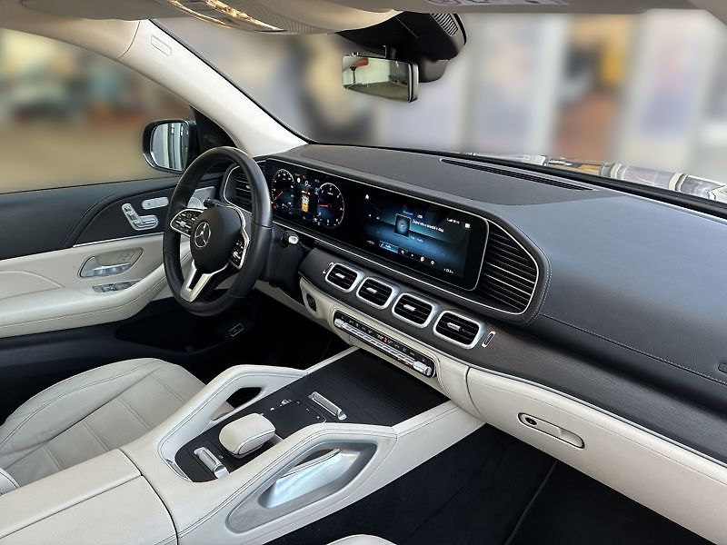 Mercedes-Benz GLE 400 d 4MATIC AMG Line Night - fotka 15 z 18
