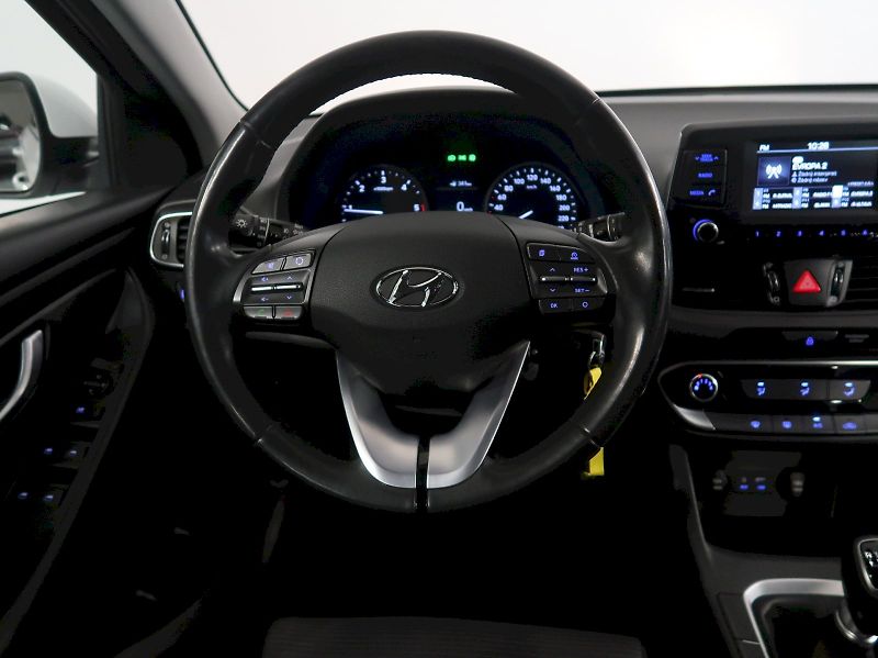 Hyundai i30 (2018) 1.6CRDI 85kW - fotka 16 z 29