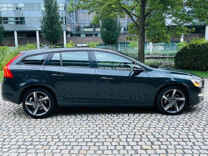 Volvo V60 2.0D3 5V AUT VÝHŘEV SERVISKA - fotka 11 z 47