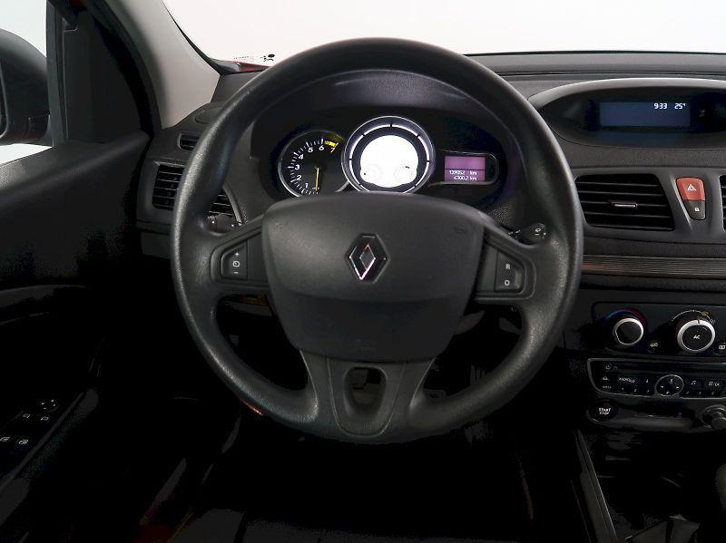 Renault Mégane (2011) 1.6i 74KW - fotka 16 z 27