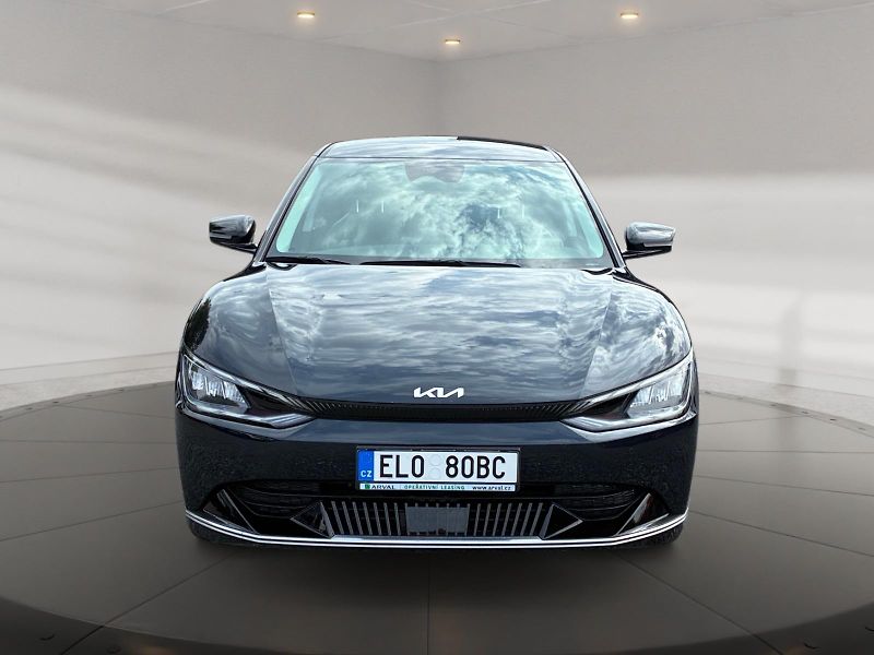 Kia EV6 (2022) EARTH 77kWh 168kW CZ DPH - fotka 2 z 11