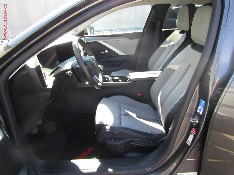 Opel Astra (2023) 1.5 CDTi, Elegance - fotka 9 z 22