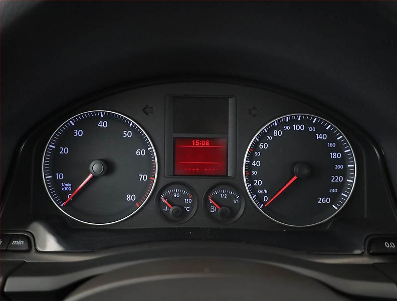 Volkswagen Golf (2005) 1.6, nová STK, v dobrém stavu - fotka 8 z 12