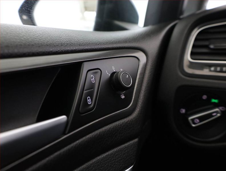 Volkswagen Golf (2018) 1.0 TSI, Tempomat - fotka 17 z 19