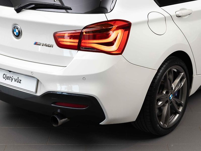 BMW Řada 1 M140i xDrive - fotka 9 z 23