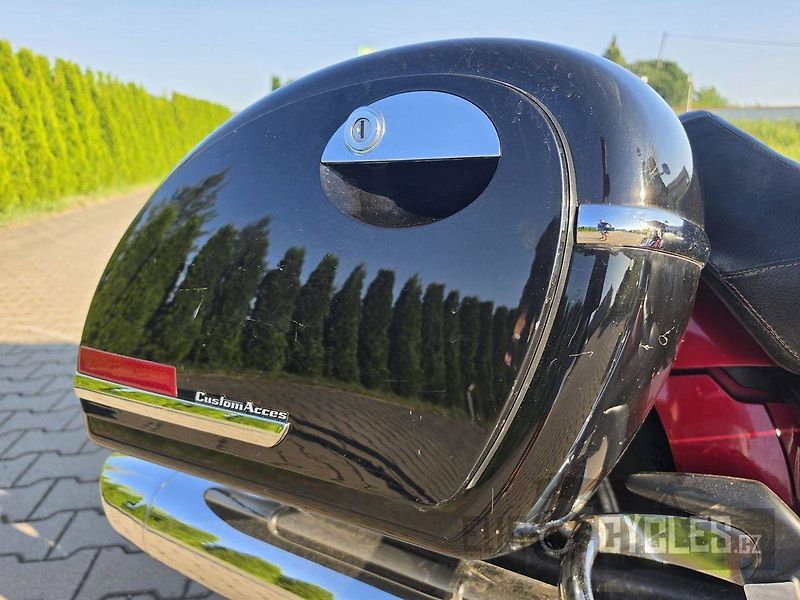 Yamaha XVS 1300 A Midnight Star (2007) - fotka 14 z 15