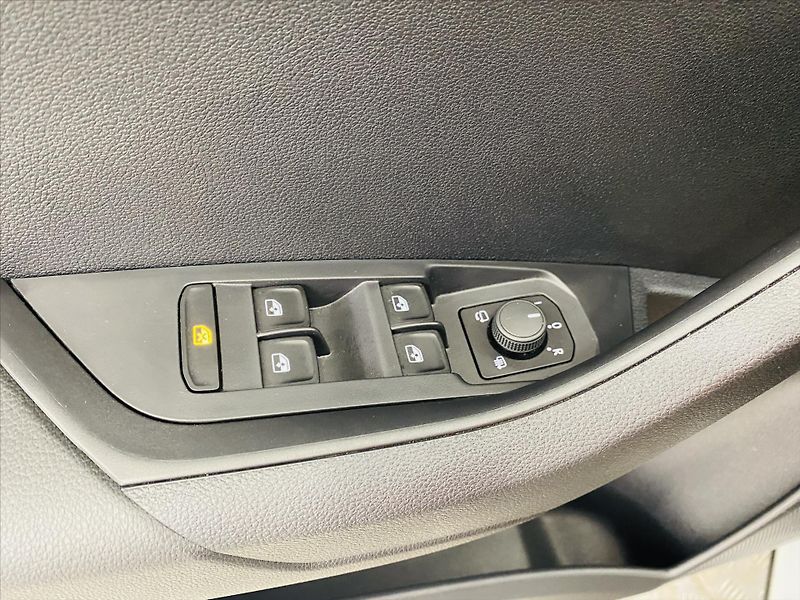 Škoda Karoq 1,5 TSI 110kW Top Selection - fotka 19 z 27
